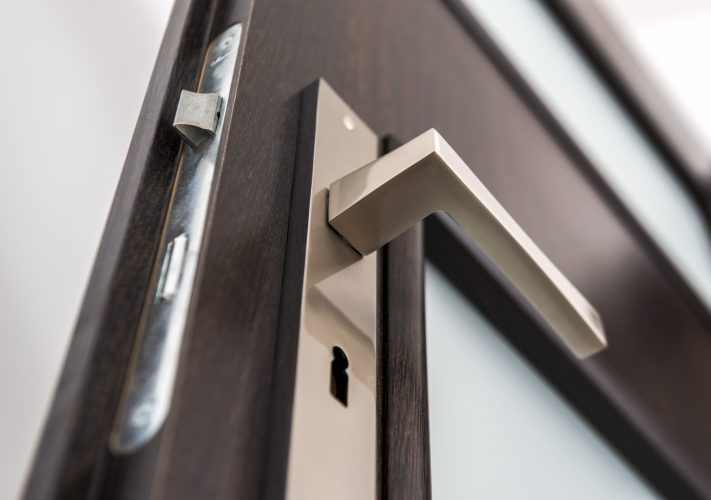 Modern,,Contemporary,Satin,Handle,And,Keyhole,Detail